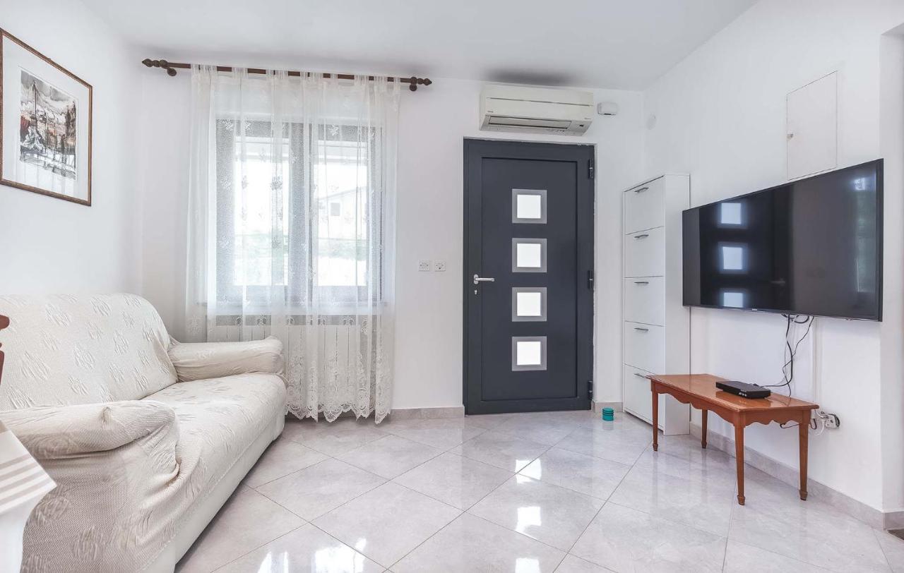 Rino Apartment โปเรช ภายนอก รูปภาพ